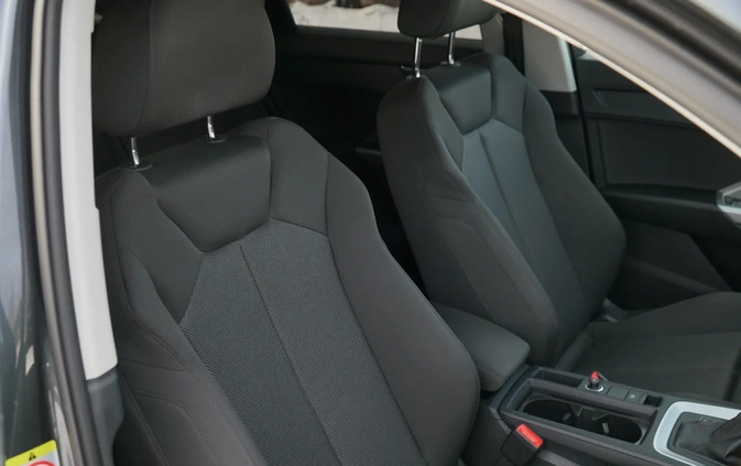 Audi Q3 cena 122800 przebieg: 98000, rok produkcji 2019 z Chęciny małe 497